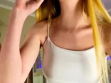 queenelia — Ticket Show: take a blonde's virginity with a strap-on (155 tokens)