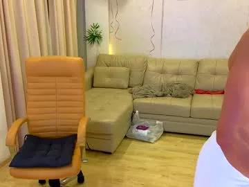 Check-out our online cams range and interact on a personal level with our sweet girls streamers, showing off their voluptuous shapes and toys.