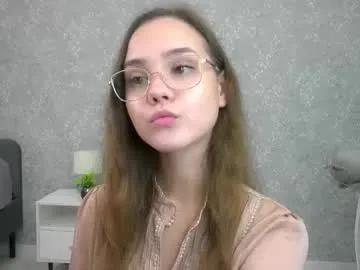 sara_whooops — Goal: show cameltoe close to cam! #teen #shy #18 #young #bigass [59 tokens remaining]