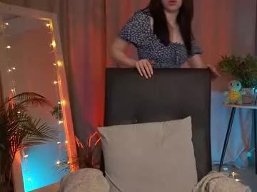 Check-out our online cams range and interact on a personal level with our sweet girls streamers, showing off their voluptuous shapes and toys.