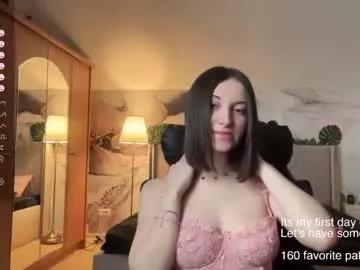 Check-out our online cams range and interact on a personal level with our sweet girls streamers, showing off their voluptuous shapes and toys.