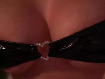 Check-out our online cams range and interact on a personal level with our sweet girls streamers, showing off their voluptuous shapes and toys.