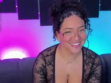 Check-out our online cams range and interact on a personal level with our sweet girls streamers, showing off their voluptuous shapes and toys.