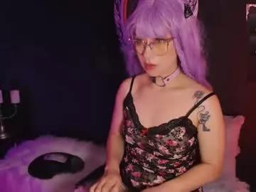 Check-out our online cams range and interact on a personal level with our sweet girls streamers, showing off their voluptuous shapes and toys.