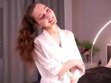 Check-out our online cams range and interact on a personal level with our sweet girls streamers, showing off their voluptuous shapes and toys.