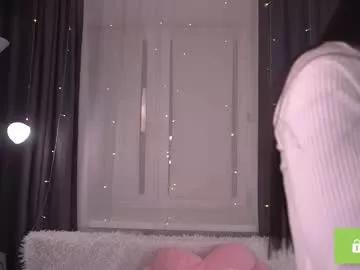 Check-out our online cams range and interact on a personal level with our sweet girls streamers, showing off their voluptuous shapes and toys.
