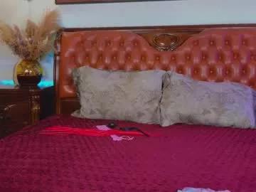 Check-out our online cams range and interact on a personal level with our sweet girls streamers, showing off their voluptuous shapes and toys.