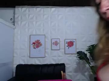 Check-out our online cams range and interact on a personal level with our sweet girls streamers, showing off their voluptuous shapes and toys.