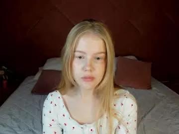 vicki_todd — GOAL: take off top back to cam [725 tokens remaining] Welcome to my room! My 3 day here  #new #feet #nonude #18 #natural
