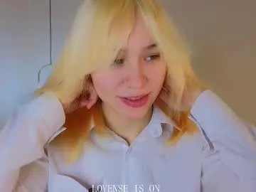 wanettabal — GOAL: Ride on a pillow Hello everyone! My name is Michelle! I will be glad to receive your support with a thumbs up! <3 #Shy #skinny #new #young #big breasts [20 tokens remaining]