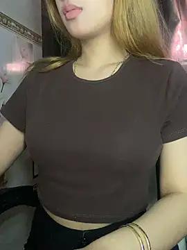 Check-out our online cams range and interact on a personal level with our sweet girls streamers, showing off their voluptuous shapes and toys.