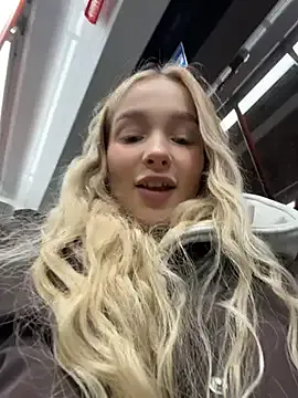 -teenytiny- — Hi Mia!