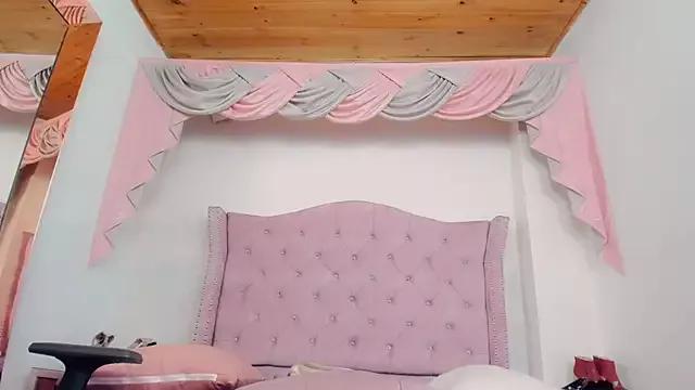 Check-out our online cams range and interact on a personal level with our sweet girls streamers, showing off their voluptuous shapes and toys.