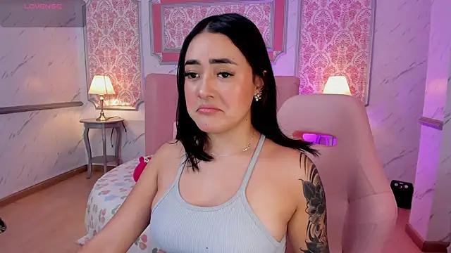 Check-out our online cams range and interact on a personal level with our sweet girls streamers, showing off their voluptuous shapes and toys.