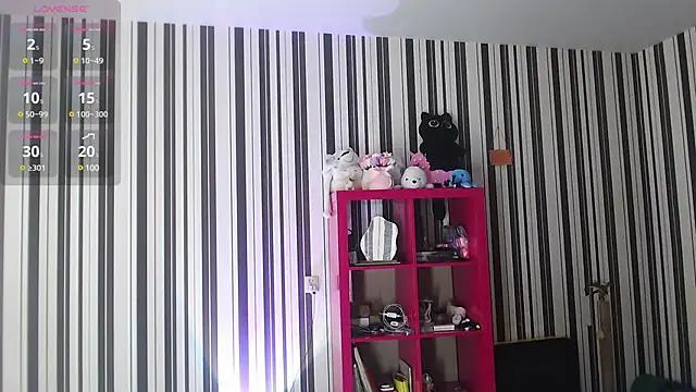 Check-out our online cams range and interact on a personal level with our sweet girls streamers, showing off their voluptuous shapes and toys.