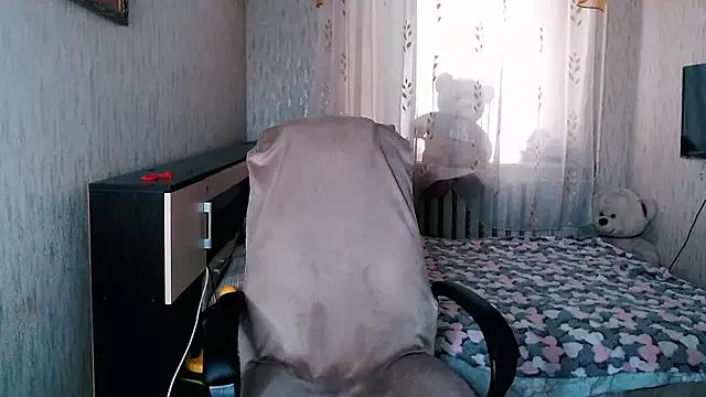 Check-out our online cams range and interact on a personal level with our sweet girls streamers, showing off their voluptuous shapes and toys.