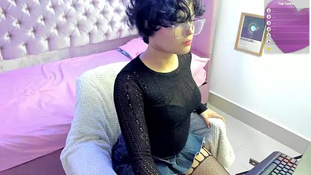 Check-out our online cams range and interact on a personal level with our sweet girls streamers, showing off their voluptuous shapes and toys.