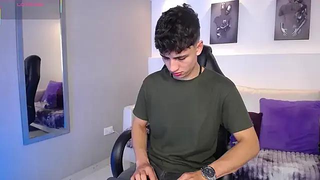 AdrianRinaldi — completely naked 4u