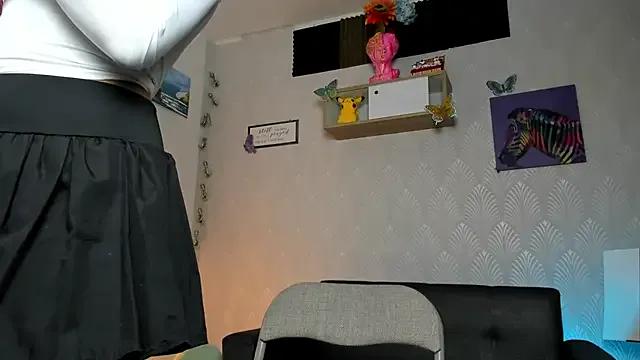 Alaia_Love77 — DOGGY FOOTJOB, RUB ASS ON COCK