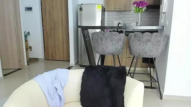 Check-out our online cams range and interact on a personal level with our sweet girls streamers, showing off their voluptuous shapes and toys.