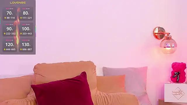 Check-out our online cams range and interact on a personal level with our sweet girls streamers, showing off their voluptuous shapes and toys.