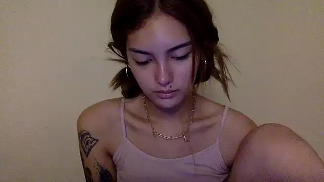 AlexandraMooree from StripChat is Freechat