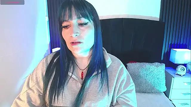 alicia_moom — show tongue   +saliva 