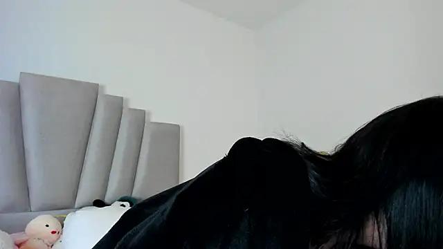 Check-out our online cams range and interact on a personal level with our sweet girls streamers, showing off their voluptuous shapes and toys.