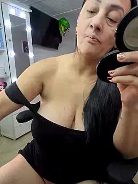 Ameliarizo from StripChat is Freechat