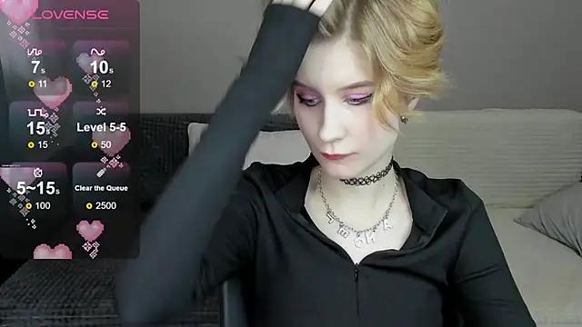Check-out our online cams range and interact on a personal level with our sweet girls streamers, showing off their voluptuous shapes and toys.
