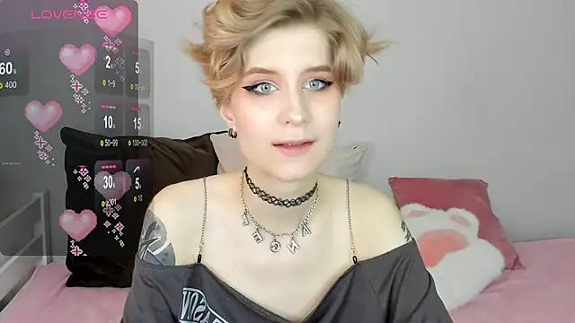 Check-out our online cams range and interact on a personal level with our sweet girls streamers, showing off their voluptuous shapes and toys.