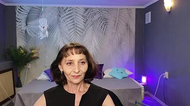 Check-out our online cams range and interact on a personal level with our sweet girls streamers, showing off their voluptuous shapes and toys.