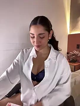 AniiRose from StripChat is Freechat