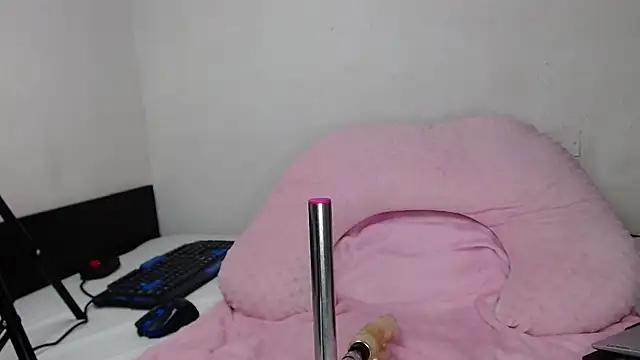 Check-out our online cams range and interact on a personal level with our sweet girls streamers, showing off their voluptuous shapes and toys.