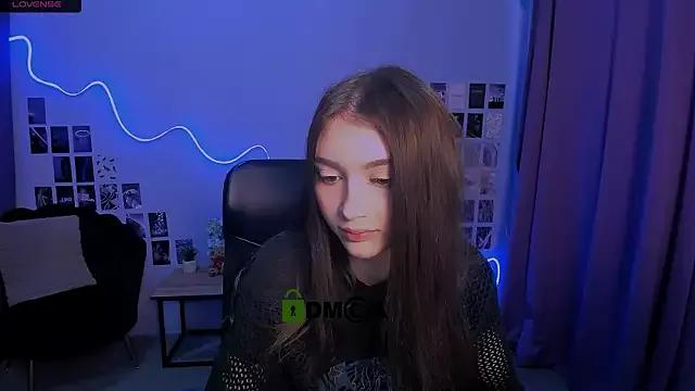 Check-out our online cams range and interact on a personal level with our sweet girls streamers, showing off their voluptuous shapes and toys.