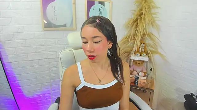 Check-out our online cams range and interact on a personal level with our sweet girls streamers, showing off their voluptuous shapes and toys.