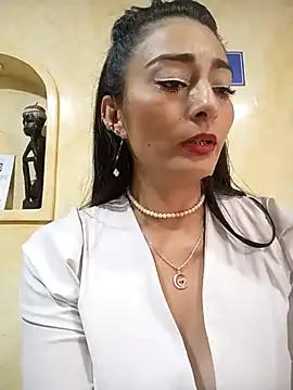 Check-out our online cams range and interact on a personal level with our sweet girls streamers, showing off their voluptuous shapes and toys.