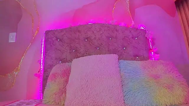 Check-out our online cams range and interact on a personal level with our sweet girls streamers, showing off their voluptuous shapes and toys.