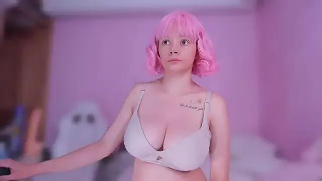 Check-out our online cams range and interact on a personal level with our sweet girls streamers, showing off their voluptuous shapes and toys.