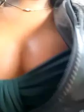 Bella_keny from StripChat is Freechat