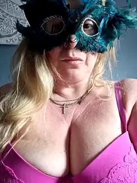 Check-out our online cams range and interact on a personal level with our sweet girls streamers, showing off their voluptuous shapes and toys.