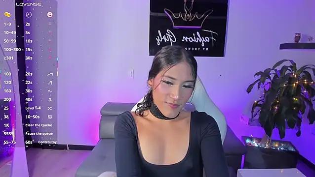 Check-out our online cams range and interact on a personal level with our sweet girls streamers, showing off their voluptuous shapes and toys.