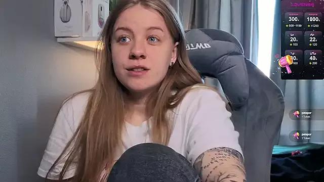 candy_maggie from StripChat is Freechat