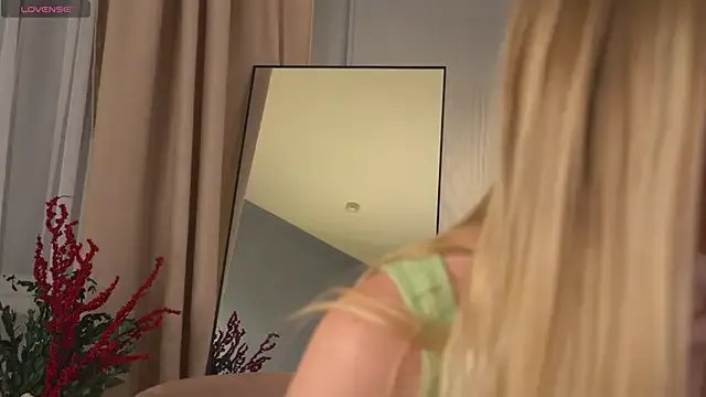 Carolllina_ — suck your finger