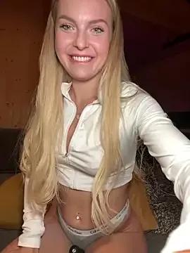 ChiaraVixen from StripChat is Freechat