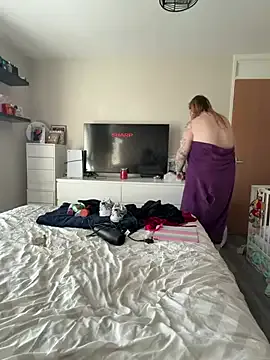 CurvyGirlMyla — 5 minute control & tit play