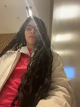 dani_bela — Muestro las tetas en el restaurante