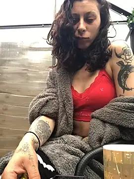 Check-out our online cams range and interact on a personal level with our sweet girls streamers, showing off their voluptuous shapes and toys.