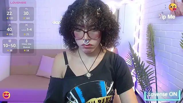 Check-out our online cams range and interact on a personal level with our sweet girls streamers, showing off their voluptuous shapes and toys.