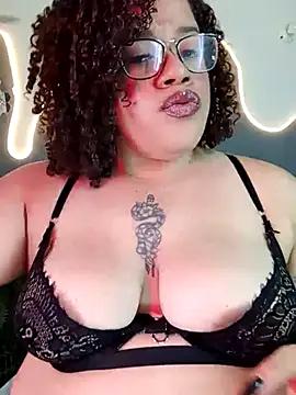 Check-out our online cams range and interact on a personal level with our sweet girls streamers, showing off their voluptuous shapes and toys.